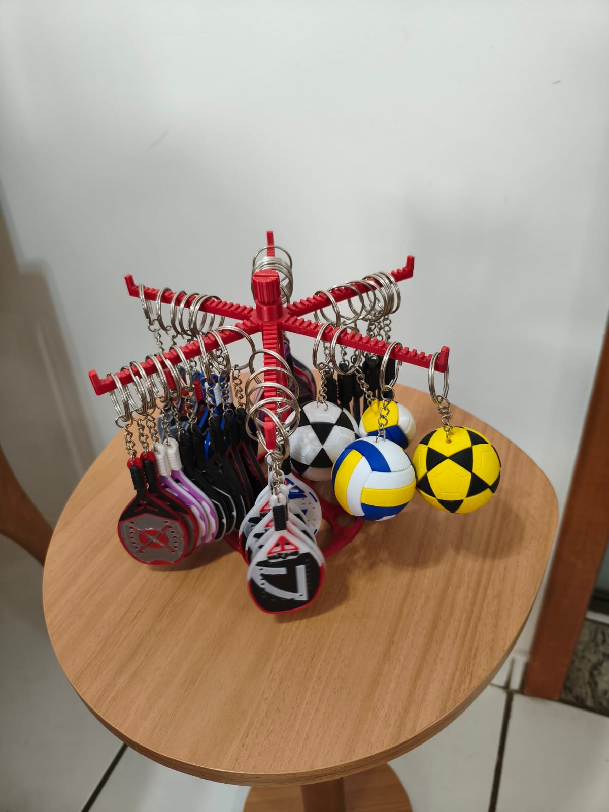 Expositor de chaveiros esportivos impressos em 3D — clique para ver mais fotos
