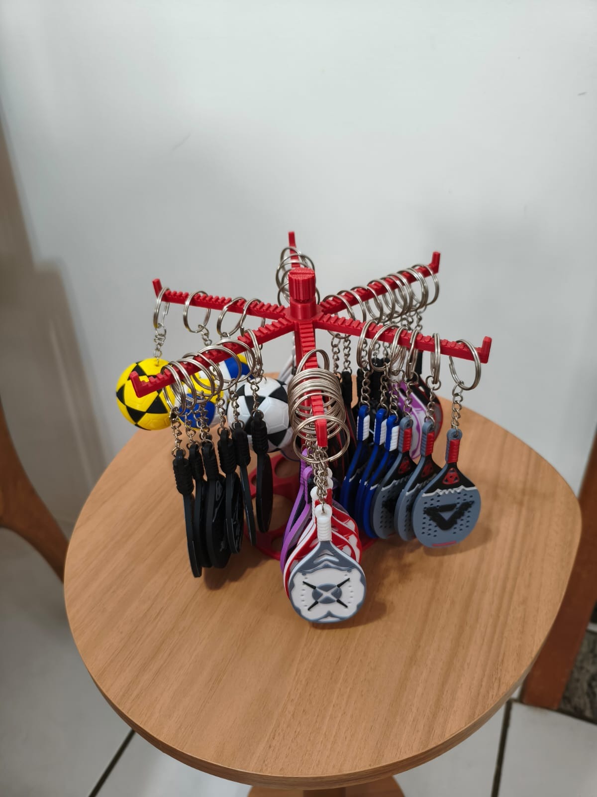 Chaveiros esportivos de bolas e raquetes — clique para ver mais fotos